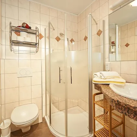 بيت ضيافة Gaestehaus Emmi 3*